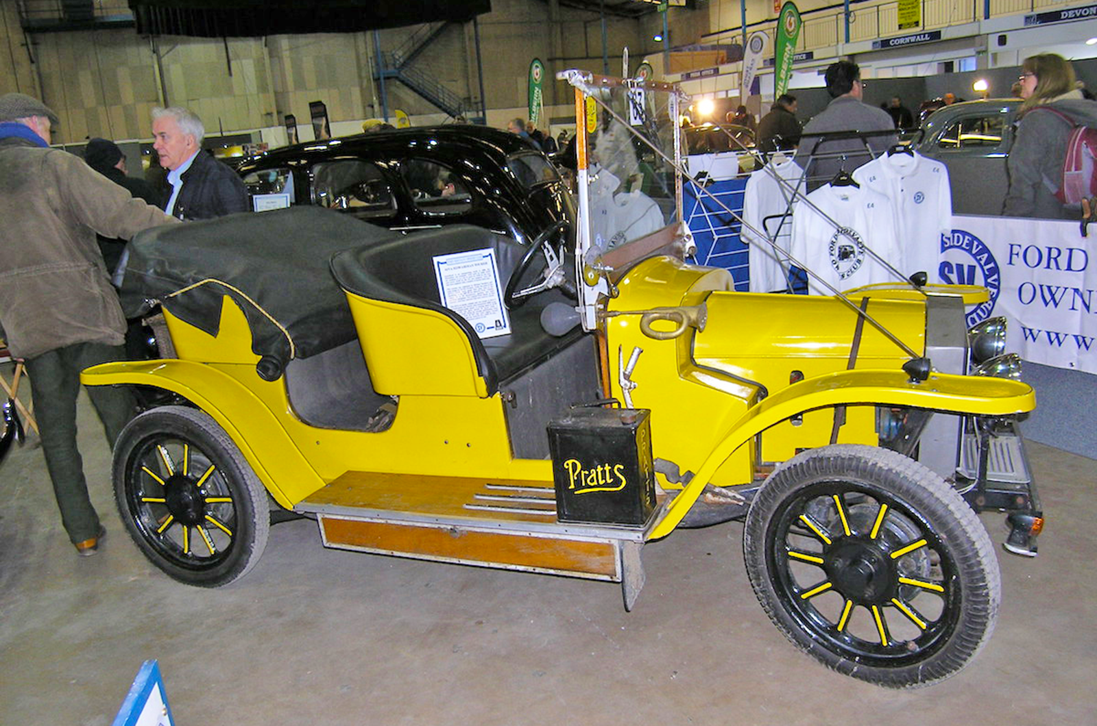 Boycie stars at Shepton Mallet classic show 