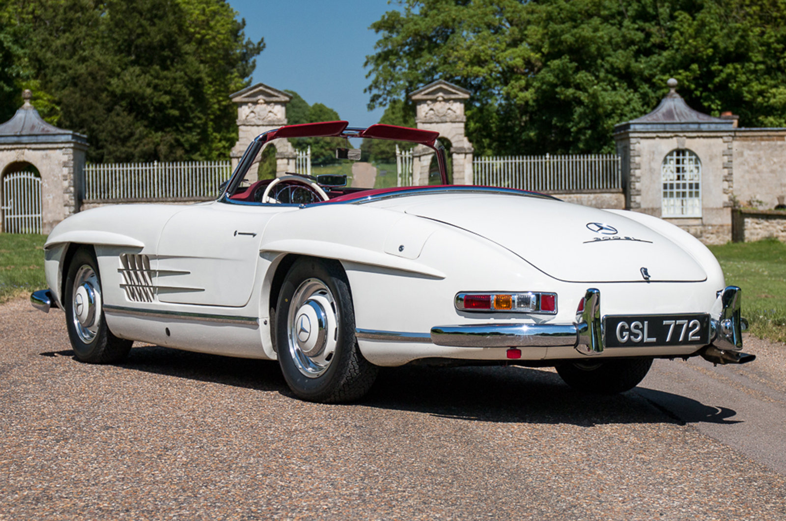 300SL Roadster revealed as the first entry to the Silverstone Classic Sale – Classic & Sports Car