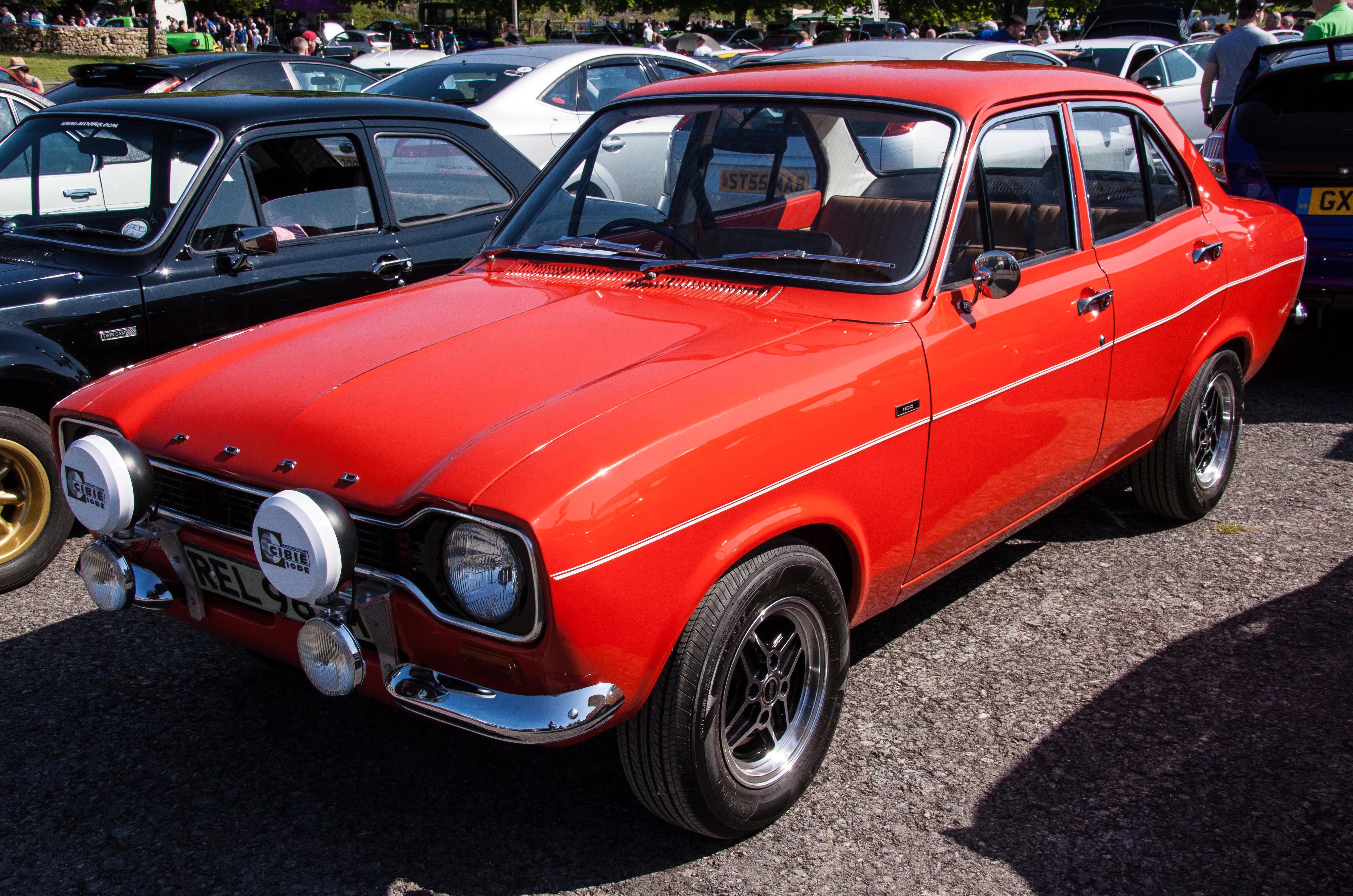 Classic & Sports Car – Beaulieu's biggest-ever Simply Ford