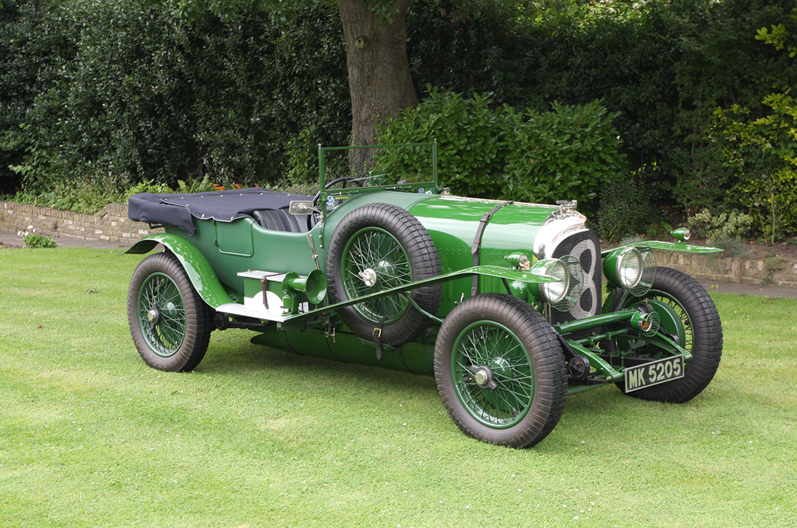 Racing titans head to The Classic & Sports Car Show