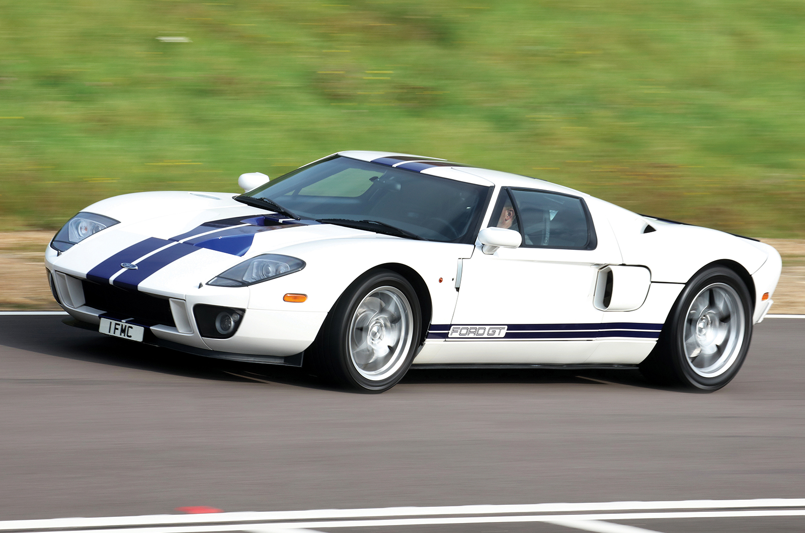 Classic & Sports Car – Ford's Ferrari beaters