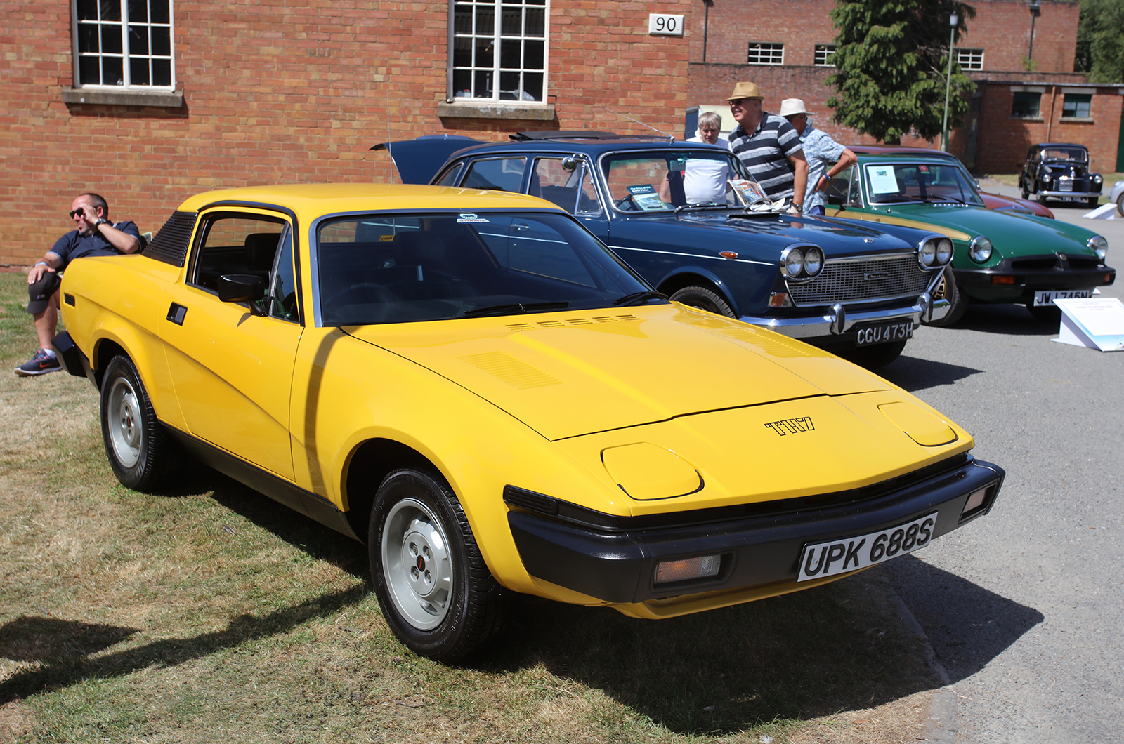 The sun shines on The Classic & Sports Car Show in association with Flywheel 