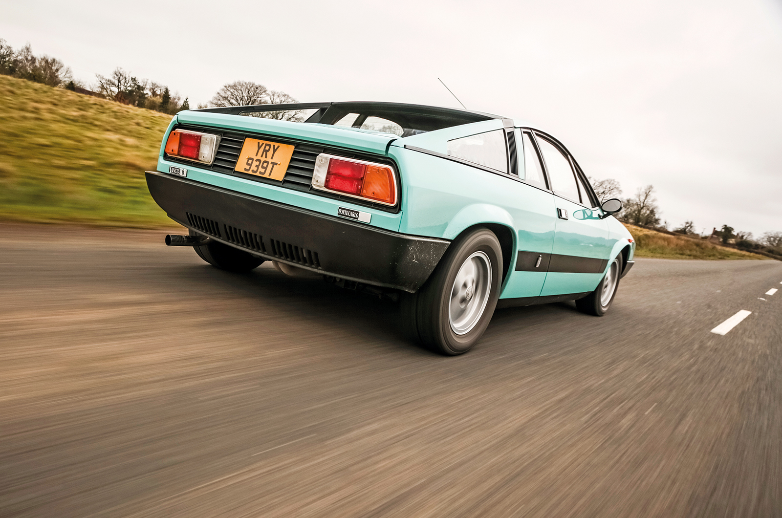 Classic & Sports Car – Fiat X1/9 vs Lancia Beta Monte-Carlo