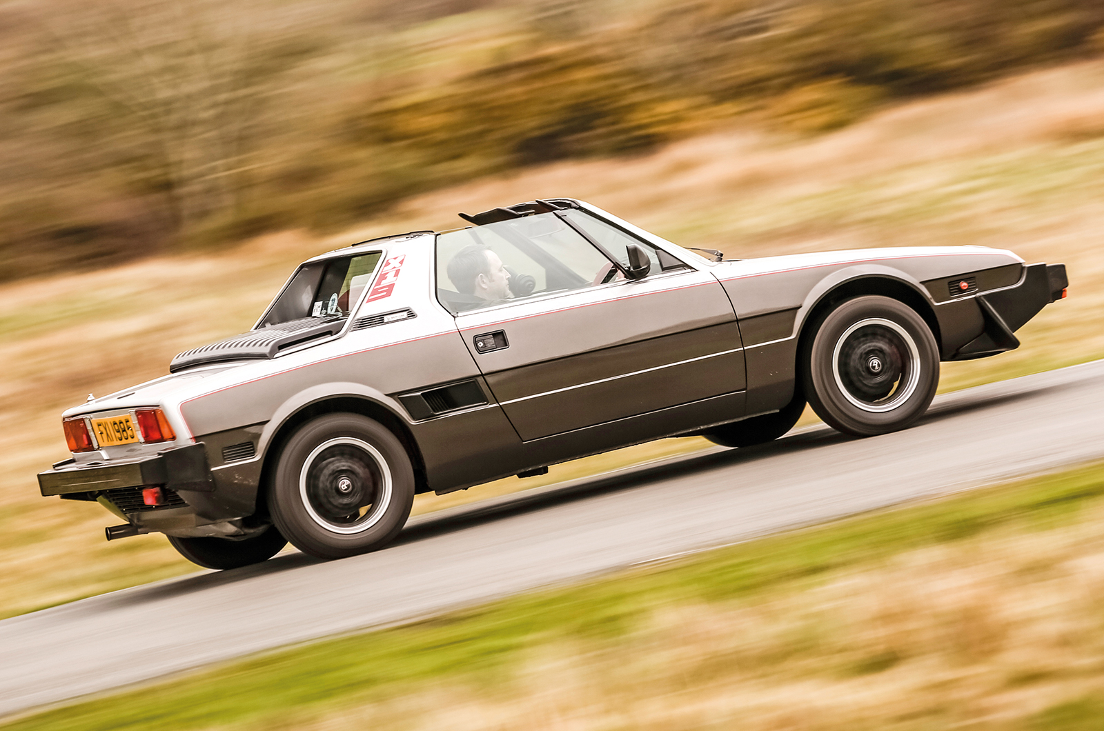 Classic & Sports Car – Fiat X1/9 vs Lancia Beta Monte-Carlo