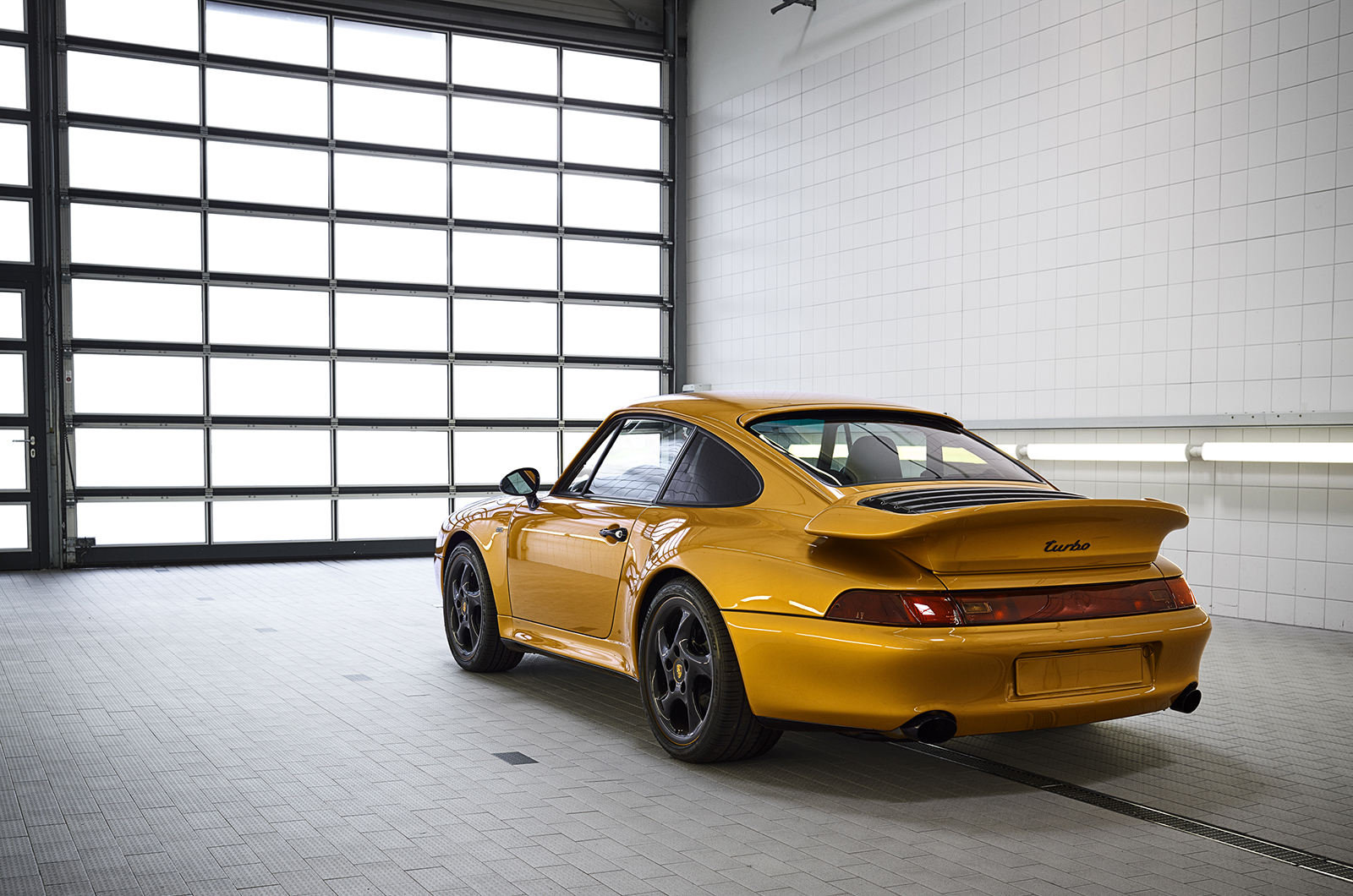Classic & Sports Car – Porsche builds final 993 turbo
