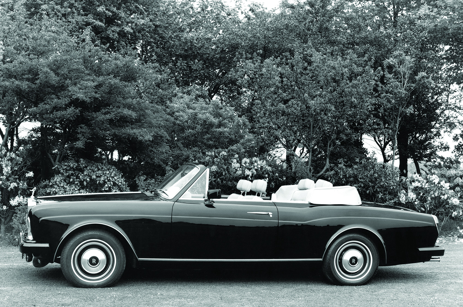 Classic & Sports Car – Don’t buy that, buy this: Rolls-Royce Corniche vs Mercedes-Benz 280SE 3.5 Coupé