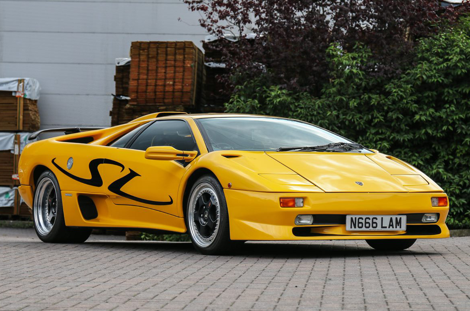 Classic & Sports Car – Get the Lambo you've always promised yourself, this month