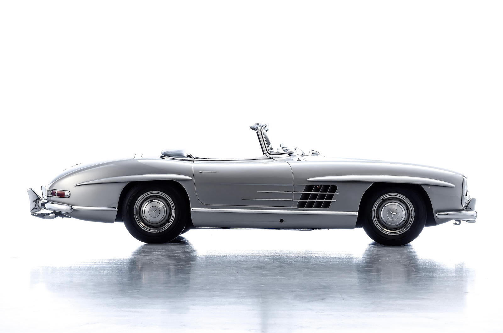 Classic & Sports Car – Shelby tops Bonhams' Goodwood Revival sale