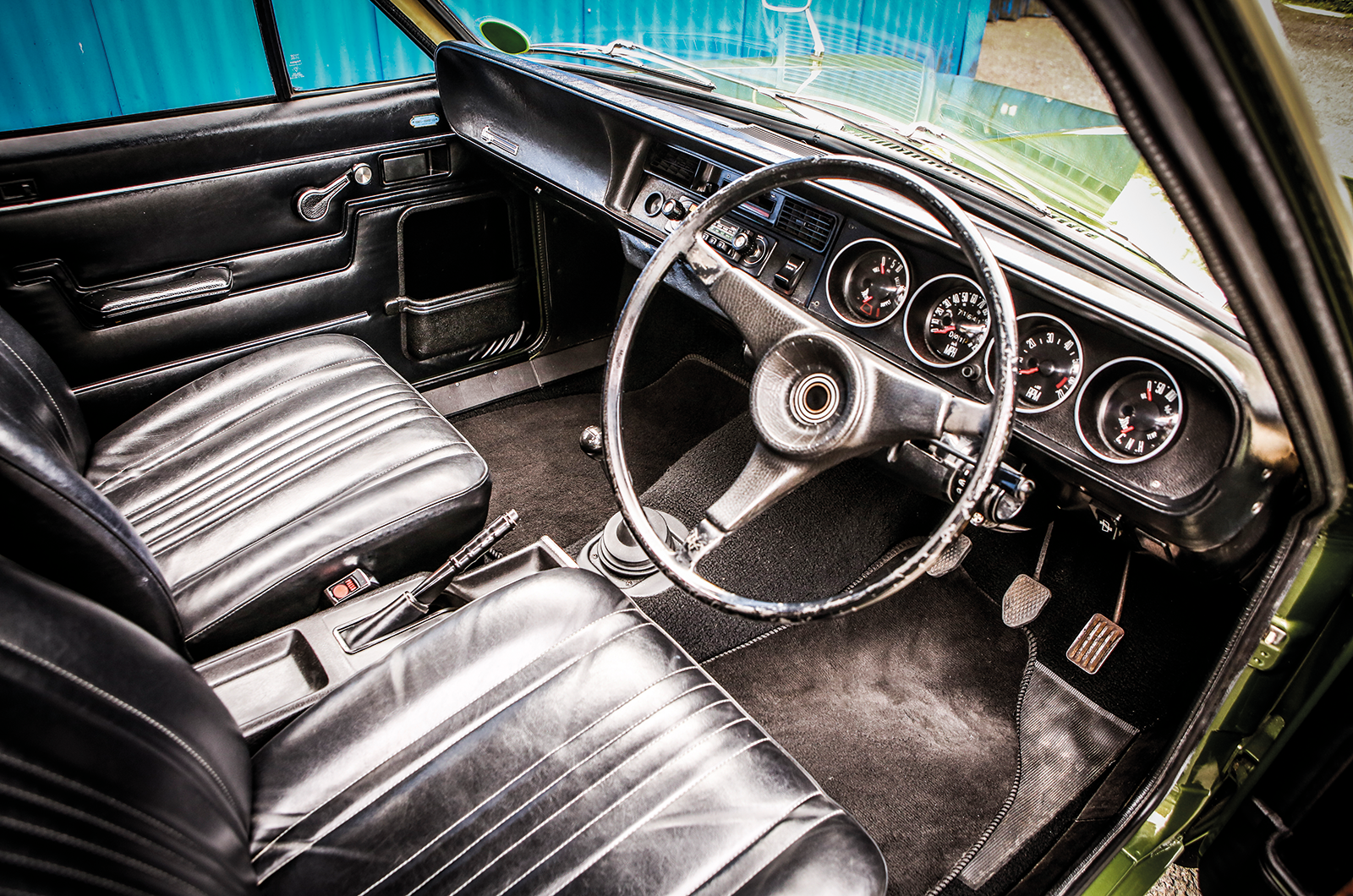 Classic & Sports Car – Ford Escort vs the world!