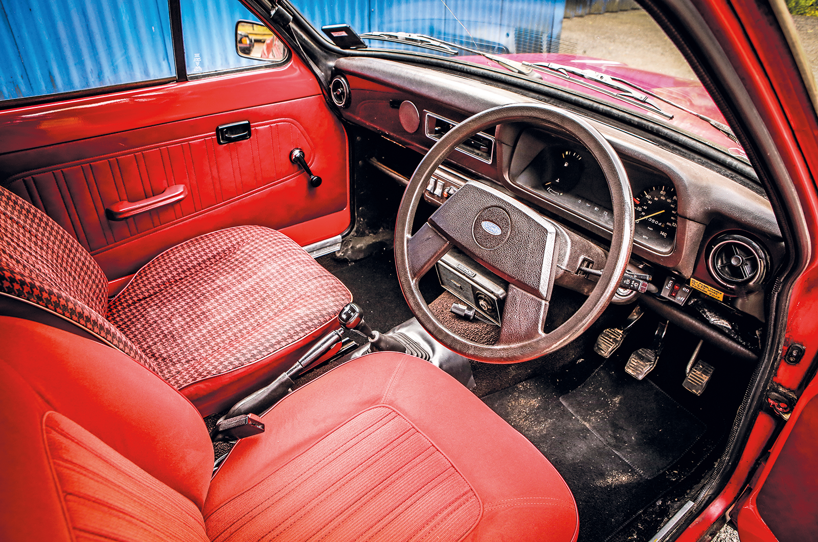 Classic & Sports Car – Ford Escort vs the world!