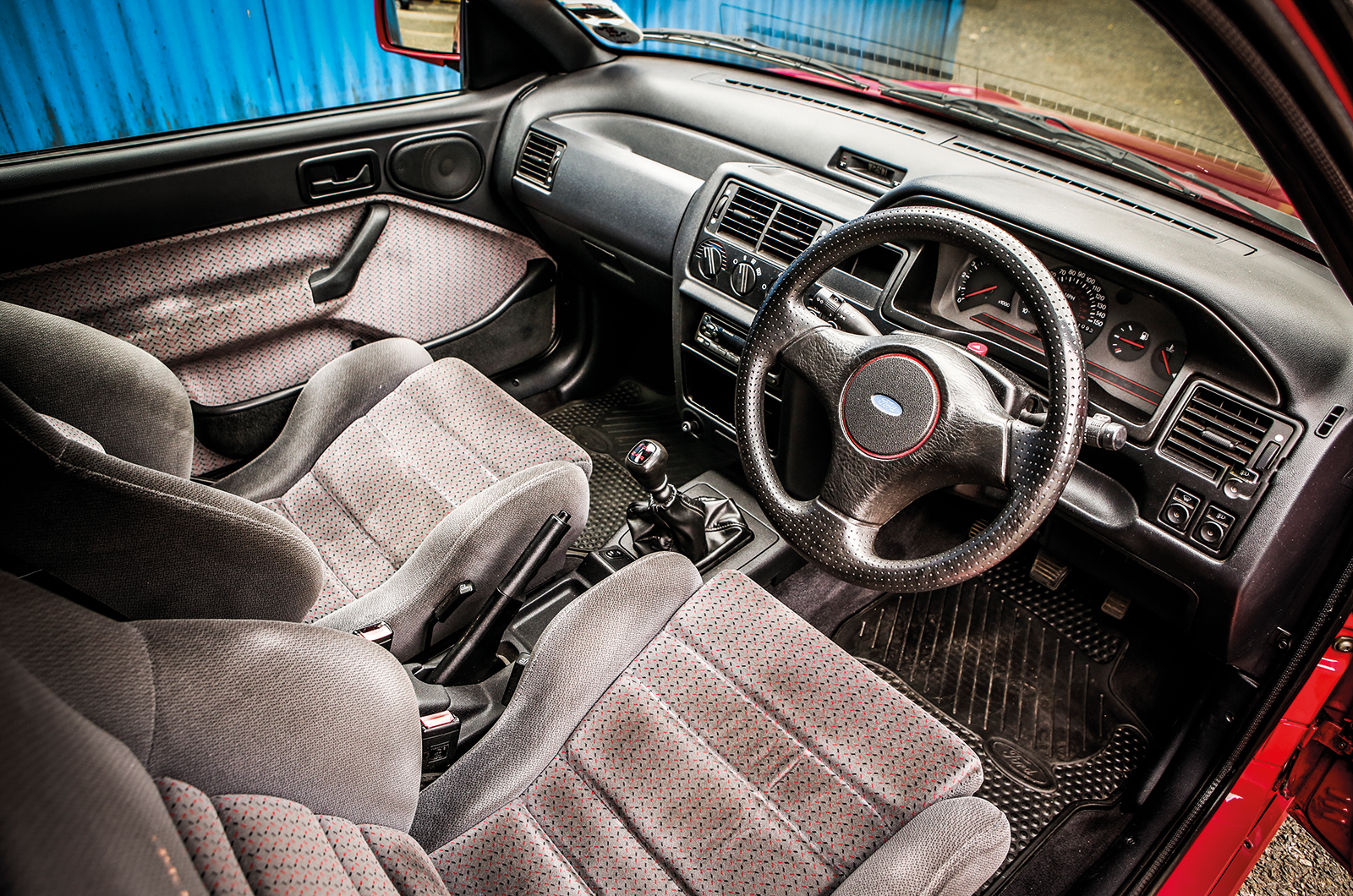 Classic & Sports Car – Ford Escort vs the world!