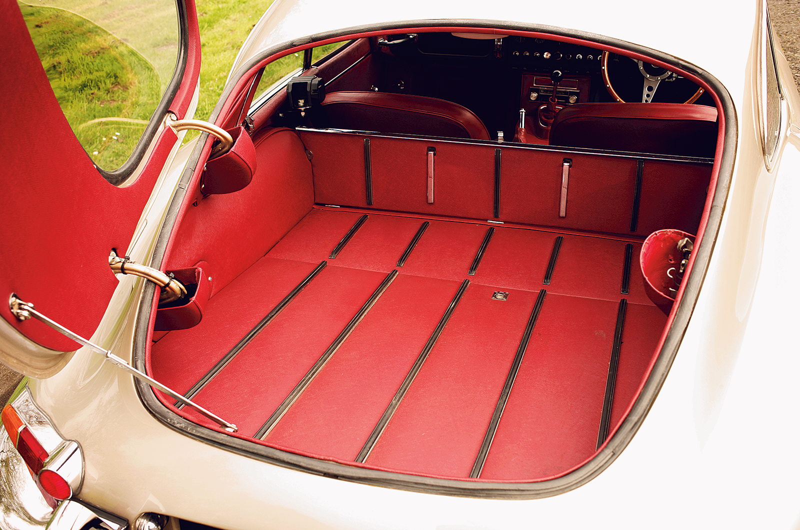Classic & Sports Car – Everyone wants a Jaguar E-type, but which one is best?
