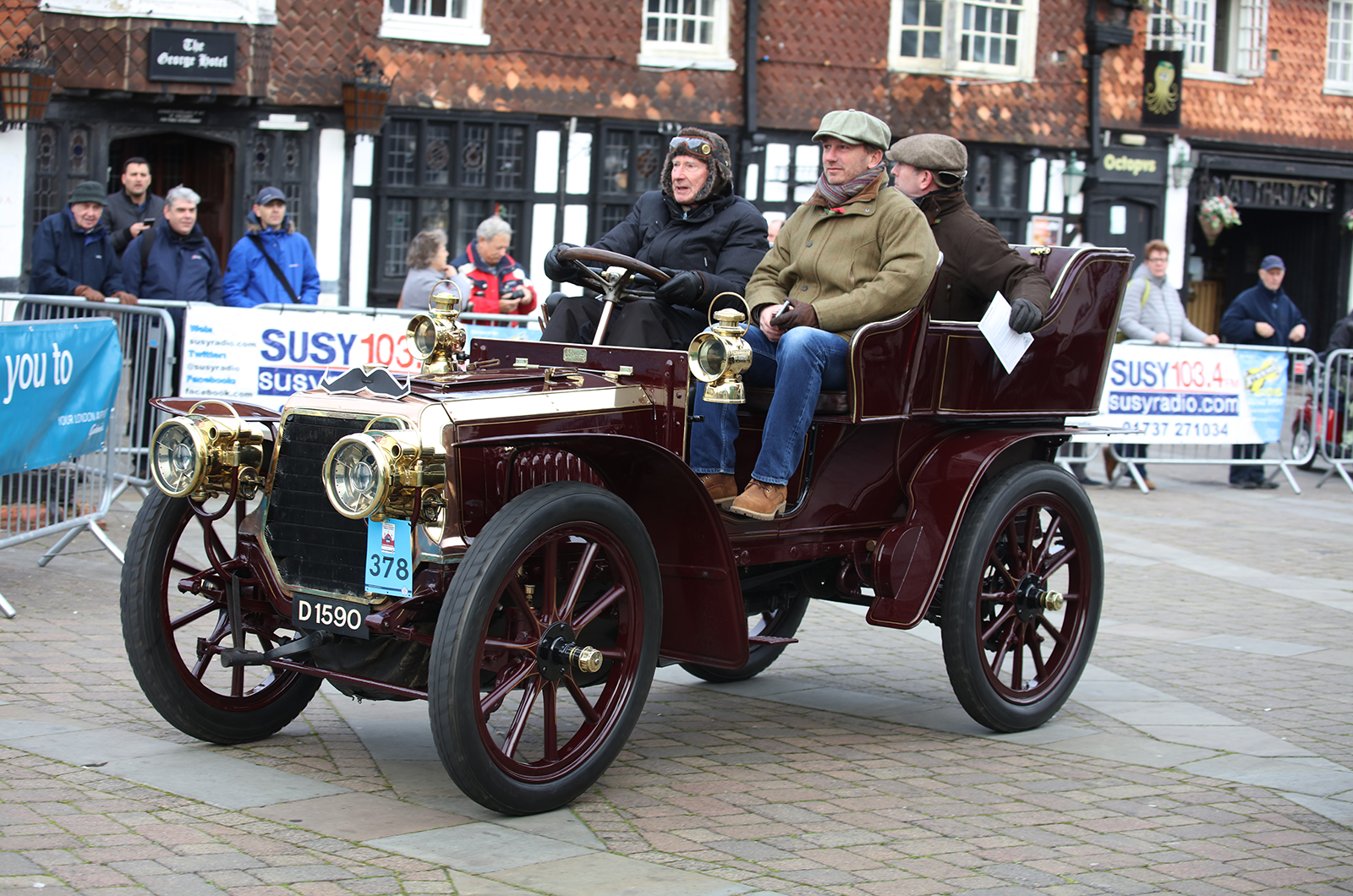 Twin routes and fine weather help make 2018 Brighton Run a roaring success