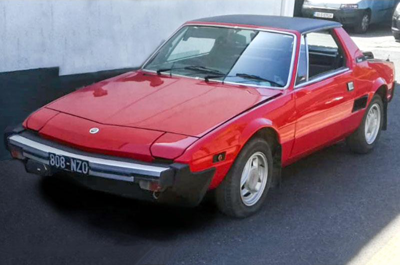 Classic & Sports Car – £115k Jaguar E-type leads H&H sale