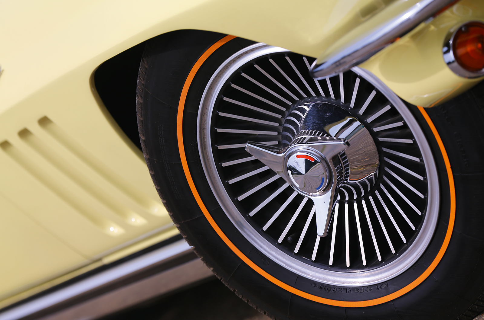 Chevrolet Corvette Sting Ray vs Jaguar E-type vs Toyota 2000GT