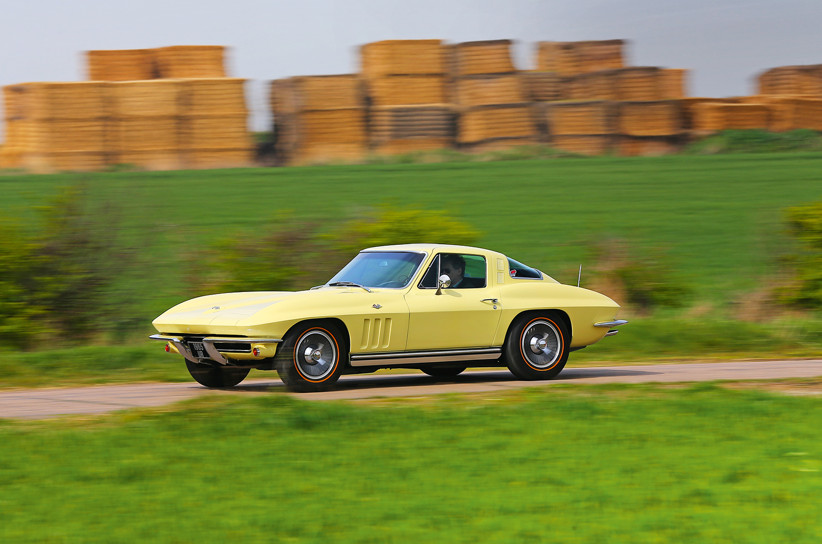 Chevrolet Corvette Sting Ray vs Jaguar E-type vs Toyota 2000GT