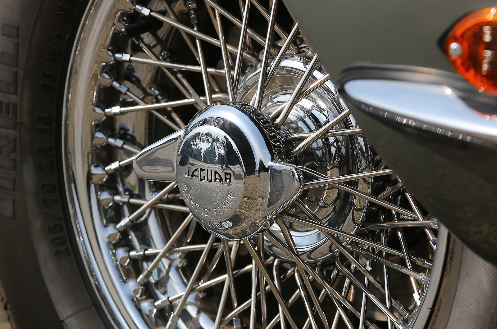 Chevrolet Corvette Sting Ray vs Jaguar E-type vs Toyota 2000GT