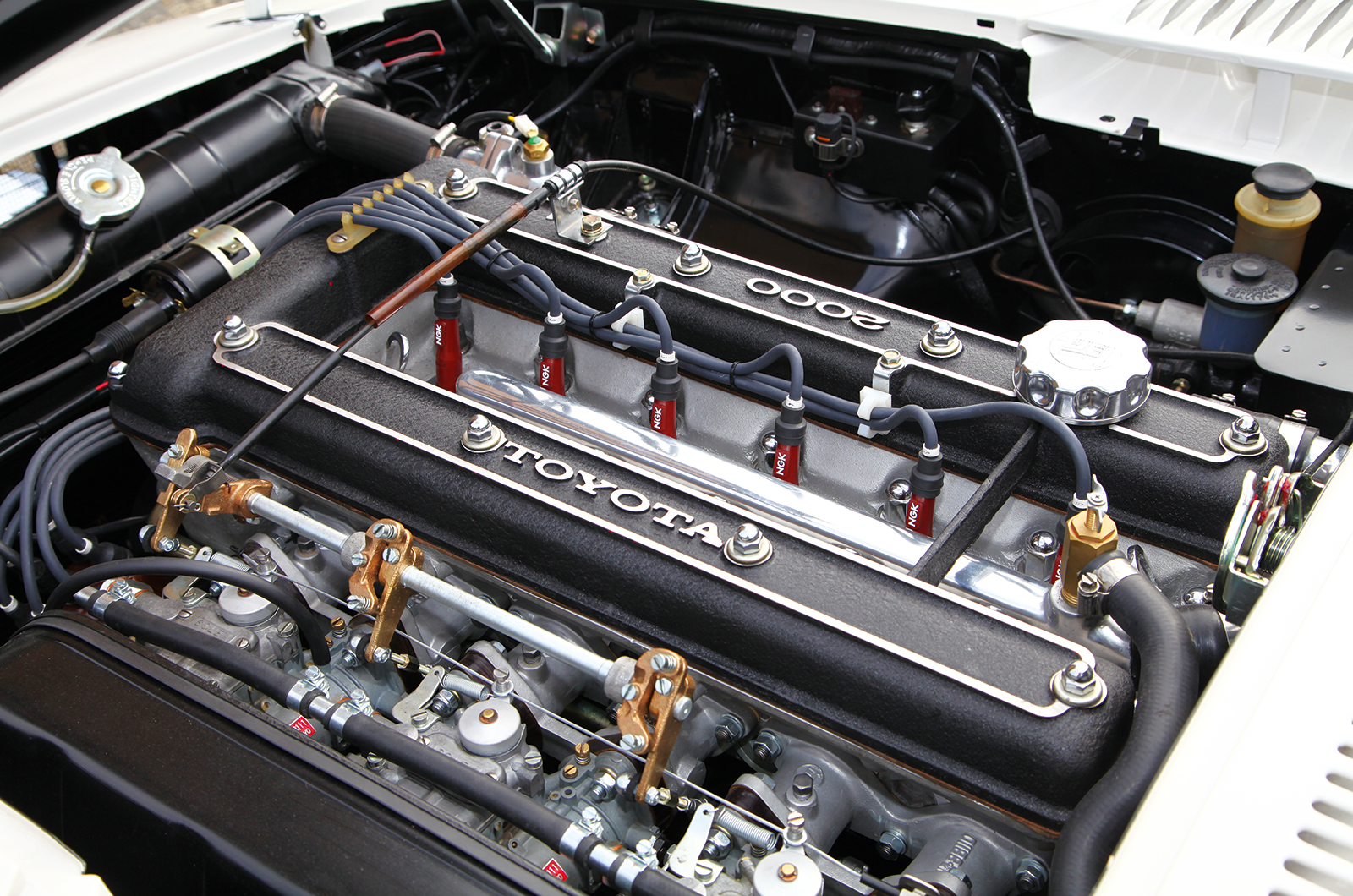 Chevrolet Corvette Sting Ray vs Jaguar E-type vs Toyota 2000GT