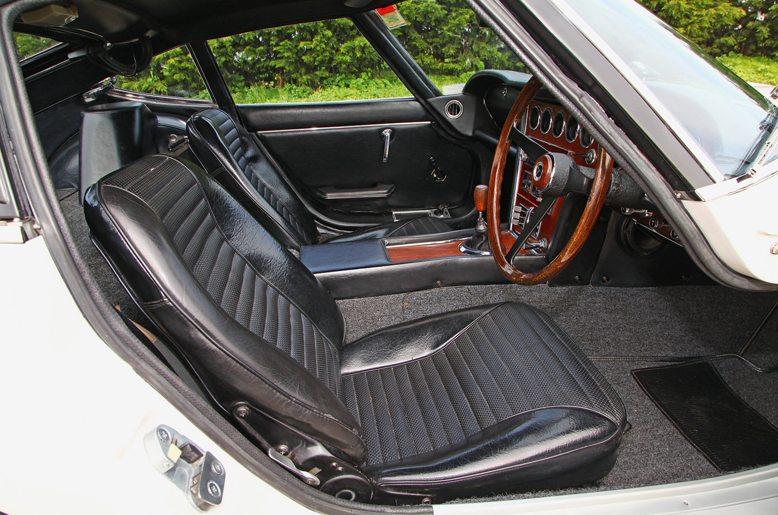 Chevrolet Corvette Sting Ray vs Jaguar E-type vs Toyota 2000GT