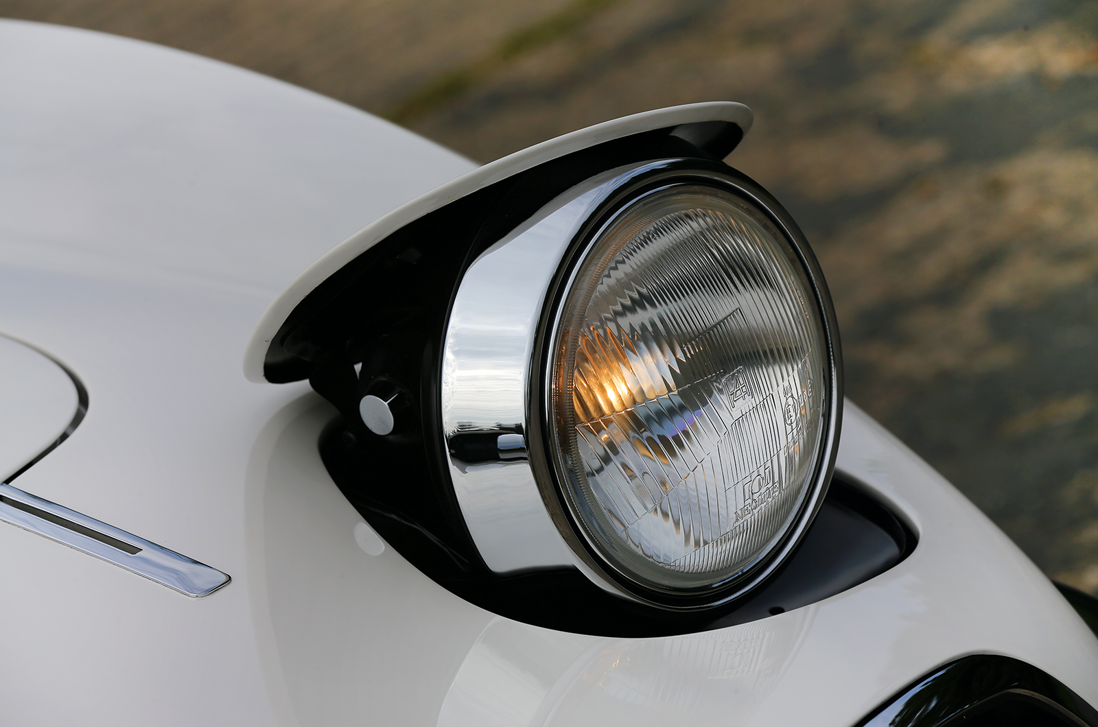 Chevrolet Corvette Sting Ray vs Jaguar E-type vs Toyota 2000GT
