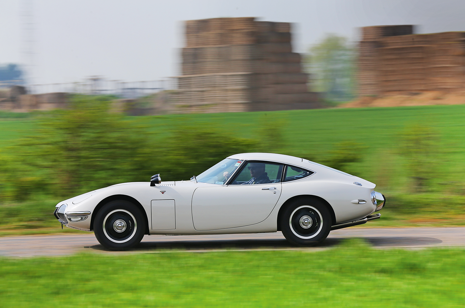 Chevrolet Corvette Sting Ray vs Jaguar E-type vs Toyota 2000GT