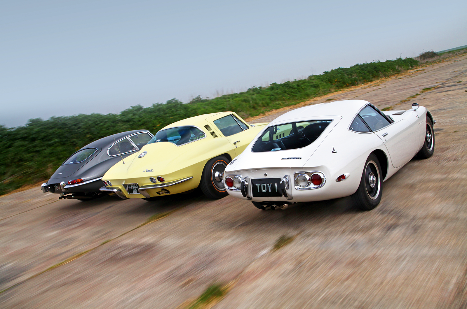Chevrolet Corvette Sting Ray vs Jaguar E-type vs Toyota 2000GT