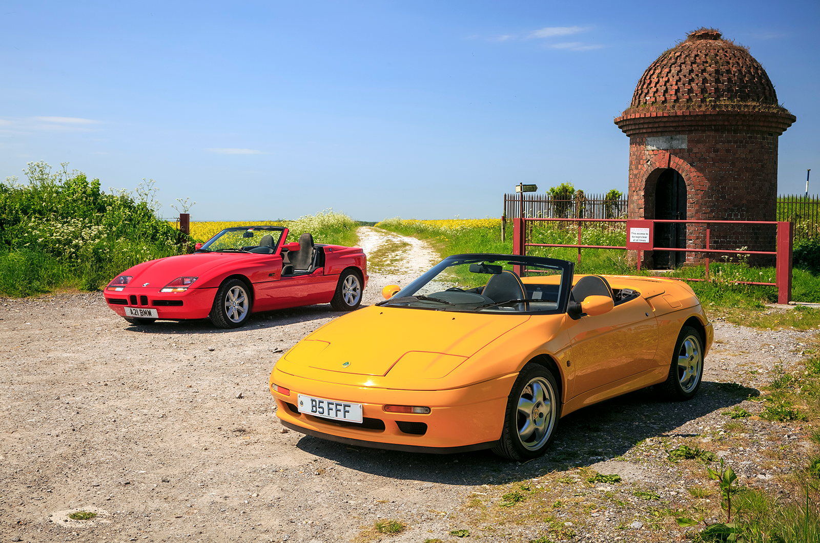 Classic & Sports Car – Daring to be different: Lotus Elan M100 vs BMW Z1