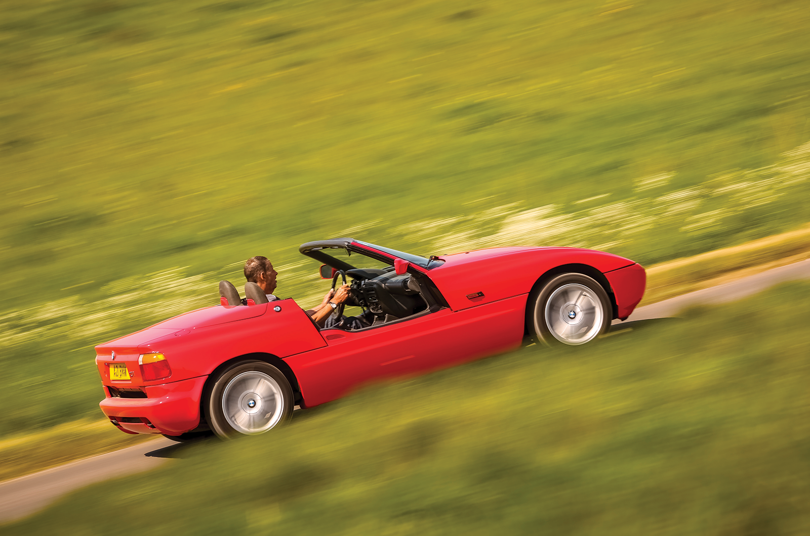 Classic & Sports Car – Daring to be different: Lotus Elan M100 vs BMW Z1