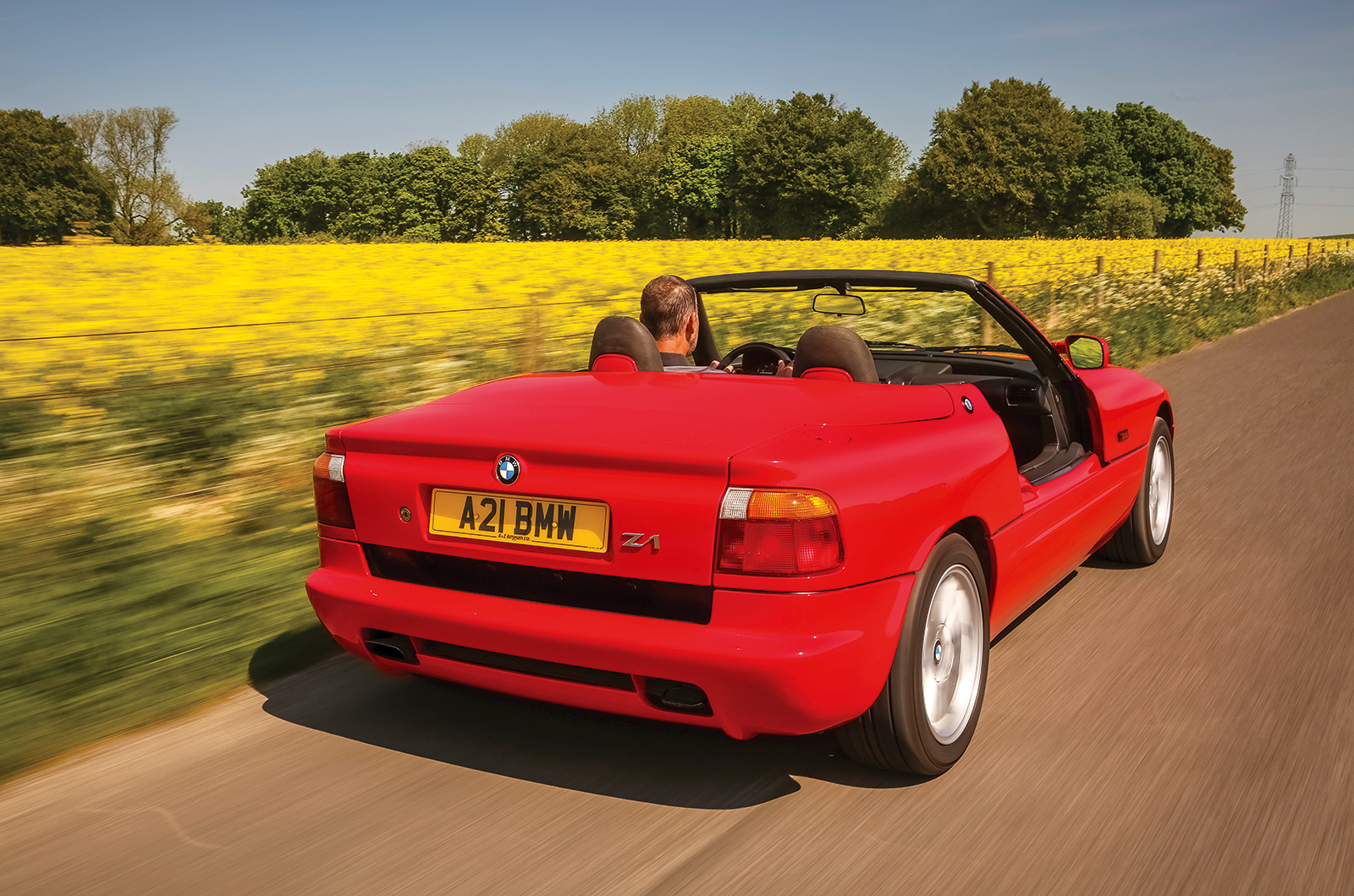 Classic & Sports Car – Daring to be different: Lotus Elan M100 vs BMW Z1