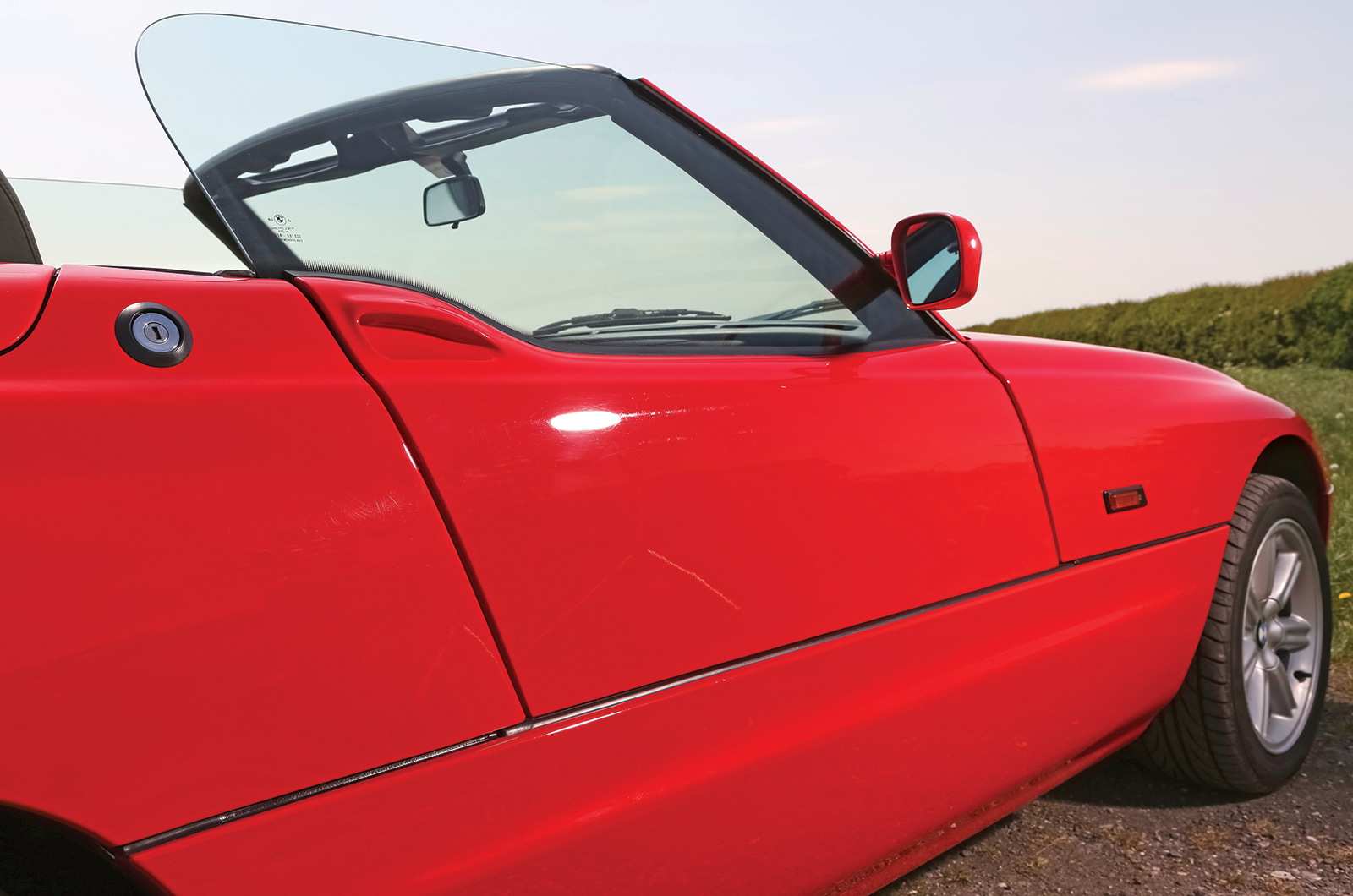 Classic & Sports Car – Daring to be different: Lotus Elan M100 vs BMW Z1