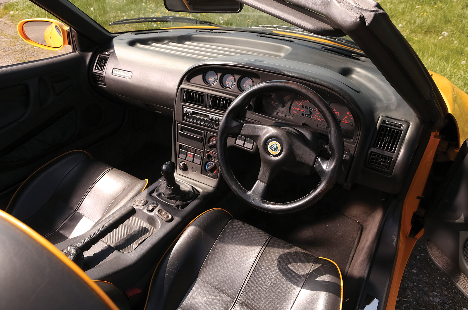 Classic & Sports Car – Daring to be different: Lotus Elan M100 vs BMW Z1