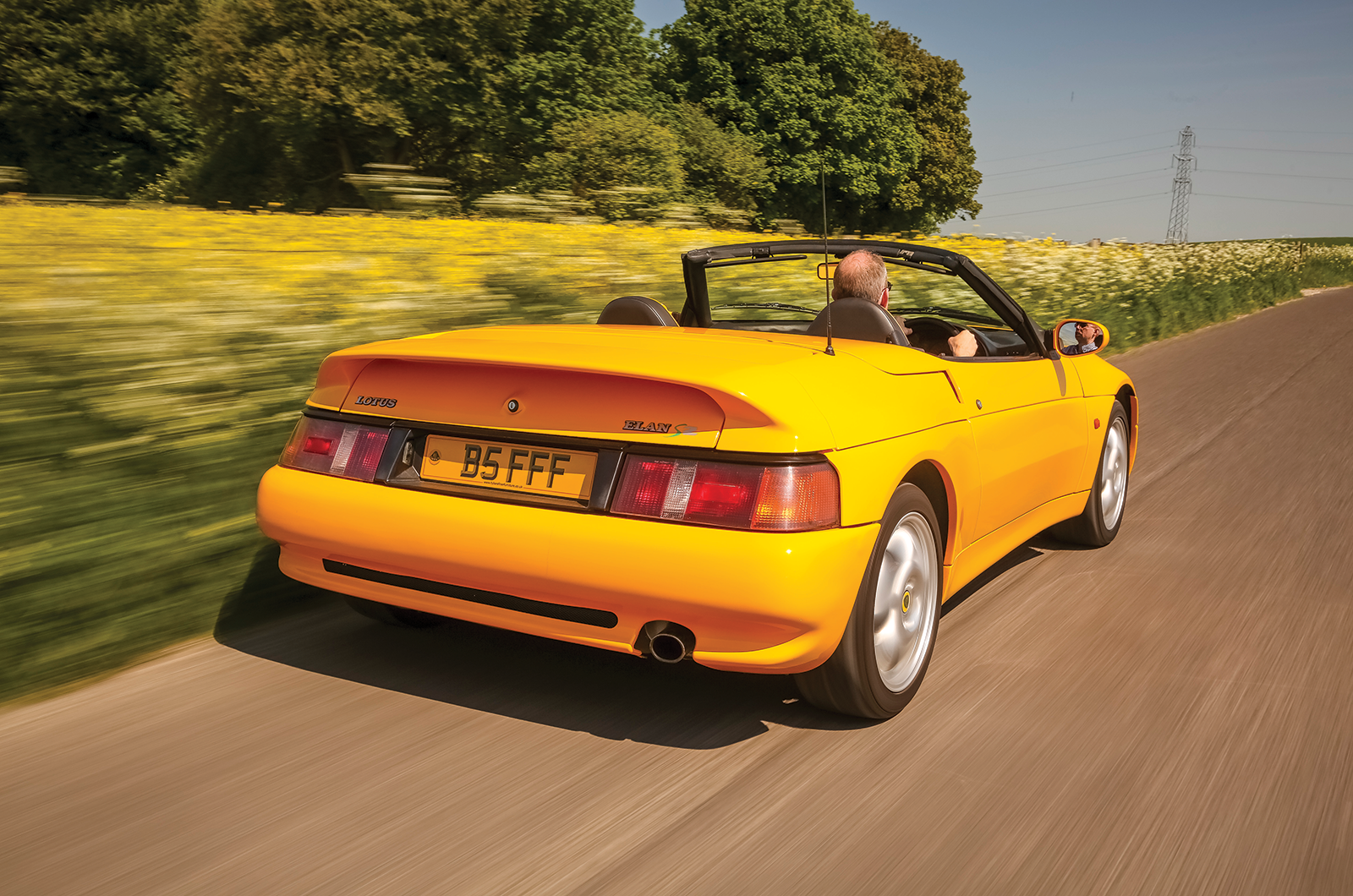 Classic & Sports Car – Daring to be different: Lotus Elan M100 vs BMW Z1