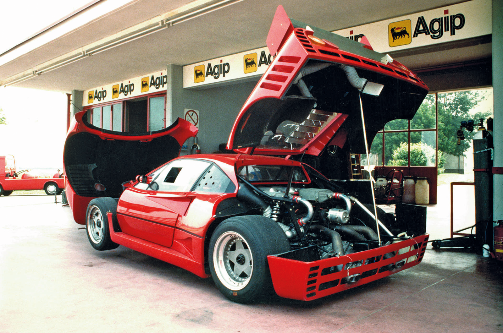 Extreme machine: the inside story of the Ferrari F40