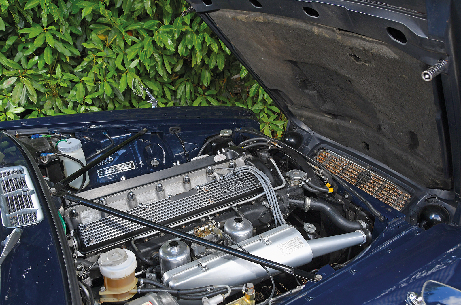 Classic & Sports Car – Why the Jaguar XJ is the world’s best saloon car