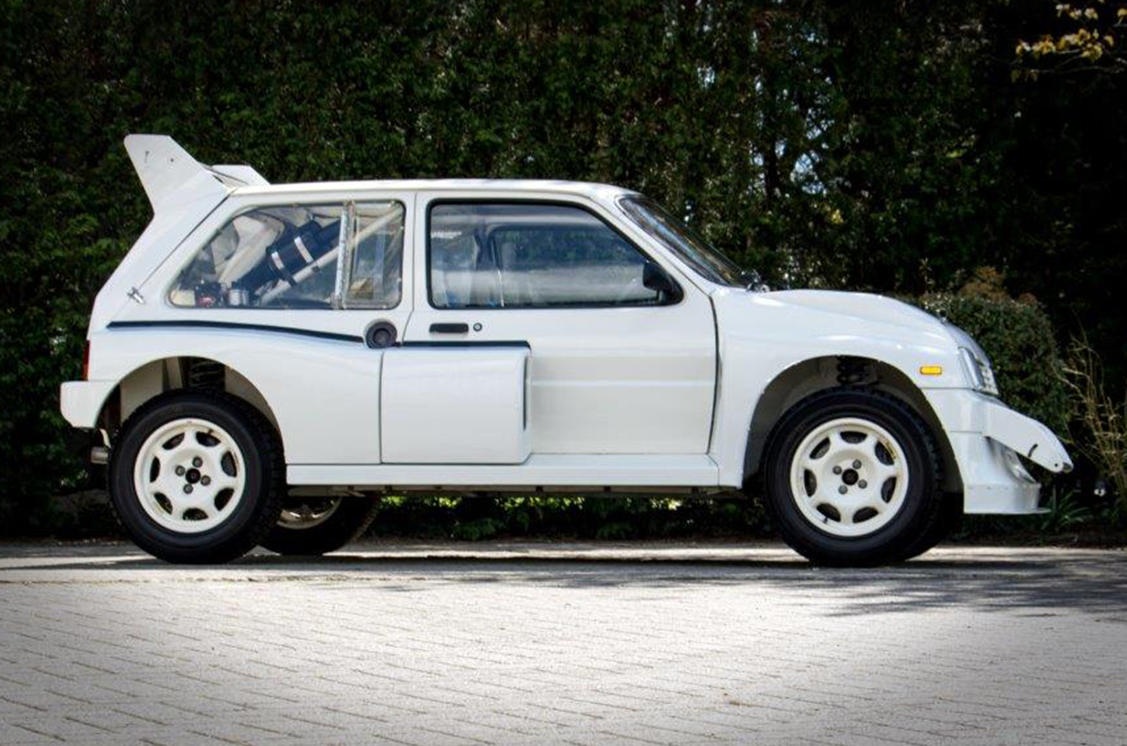 Classic & Sports Car – This 175-mile MG Metro 6R4 could be yours