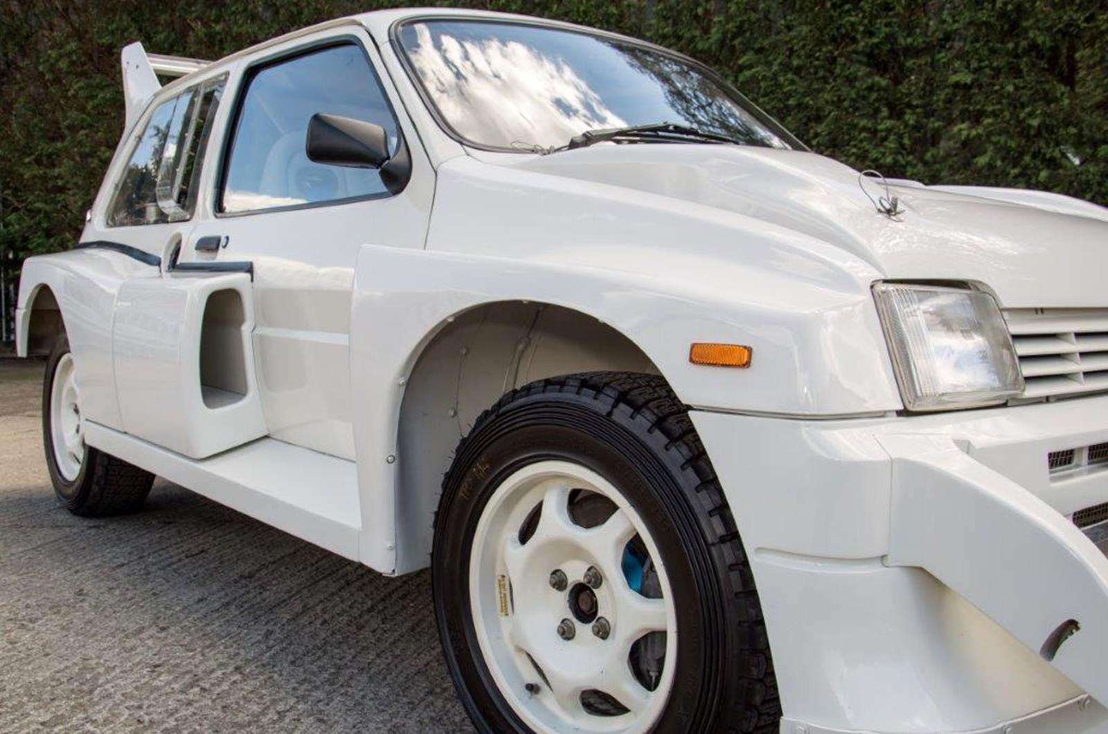 Classic & Sports Car – This 175-mile MG Metro 6R4 could be yours