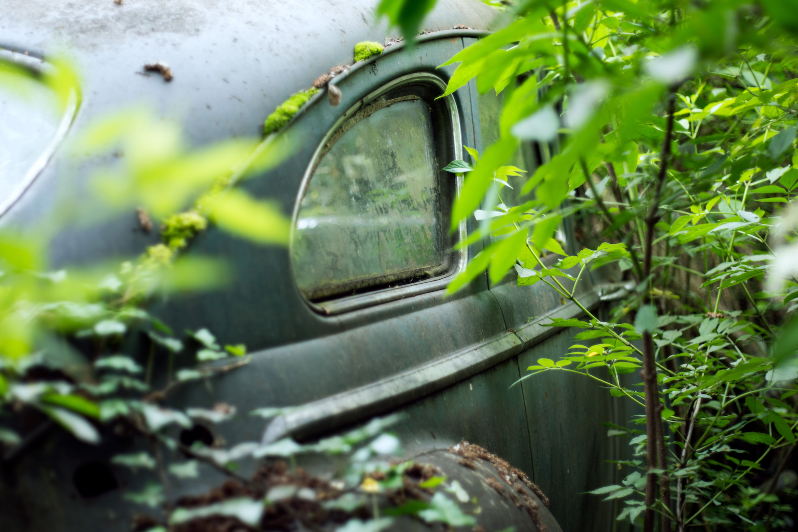 Classic & Sports Car – £493,000 Miura stars at French barn-find sale