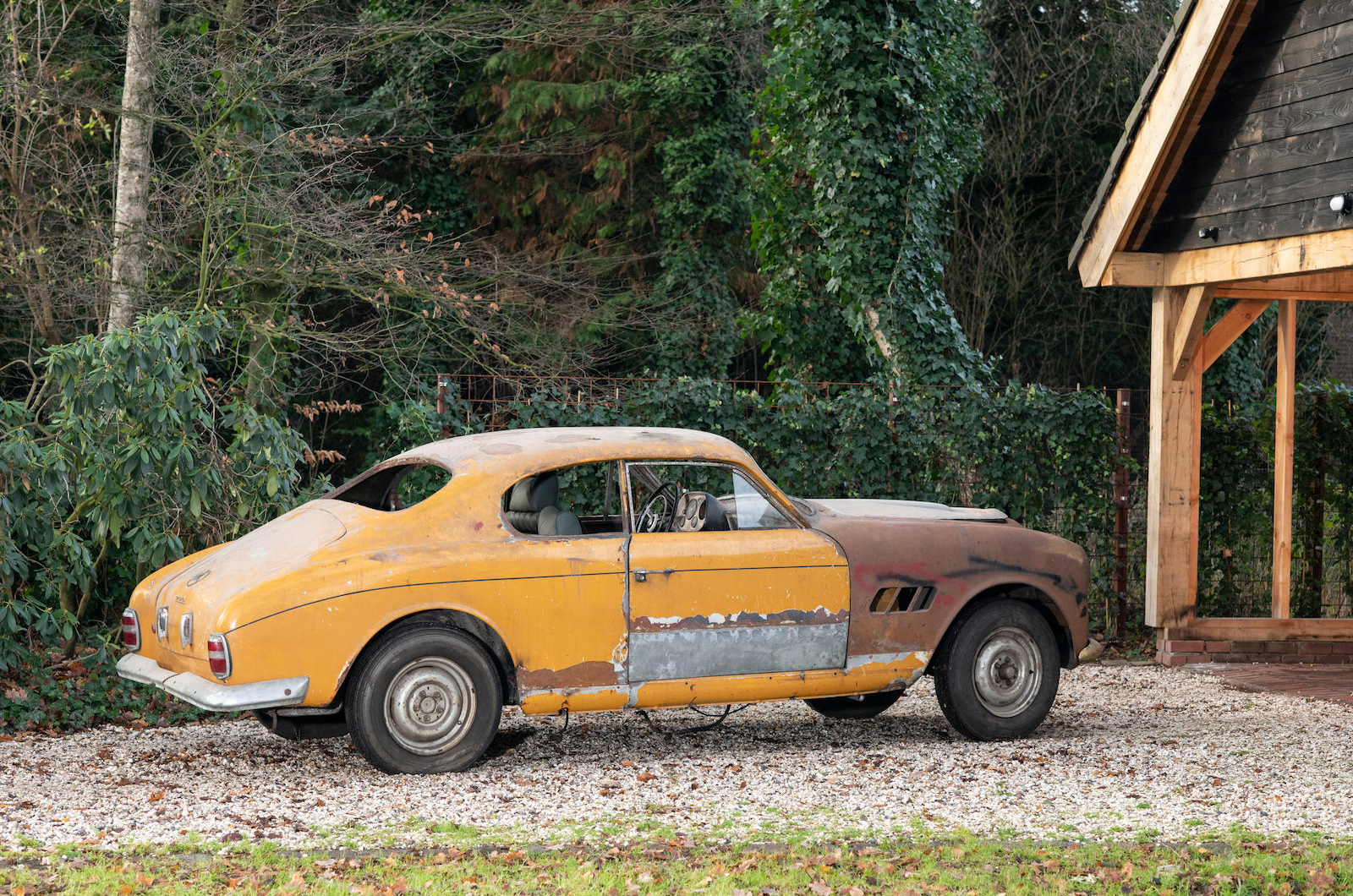 This Mercedes 220 wears one-off Lancia-style coachwork