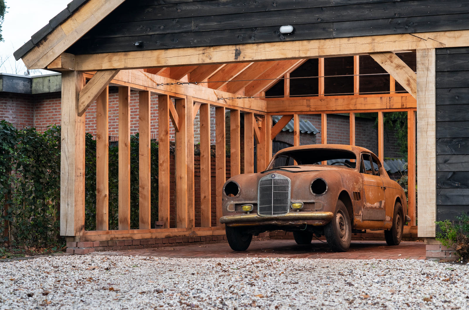 This Mercedes 220 wears one-off Lancia-style coachwork