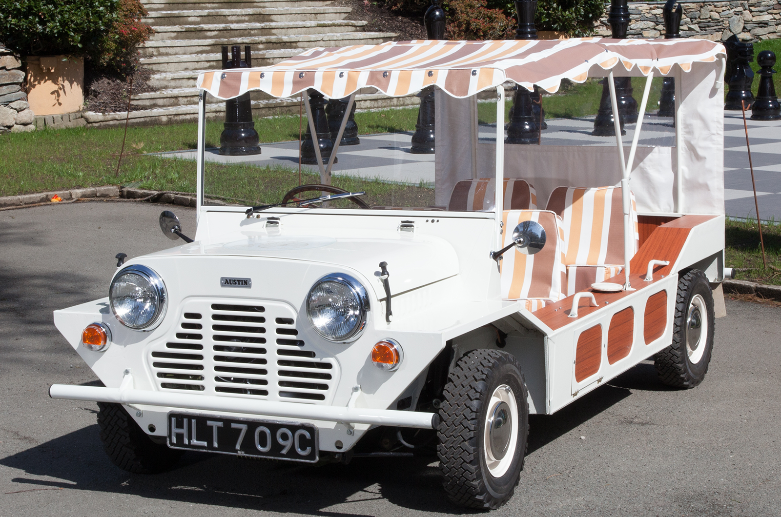 Moss F1 car to star with Minis and more at London Classic Car Show