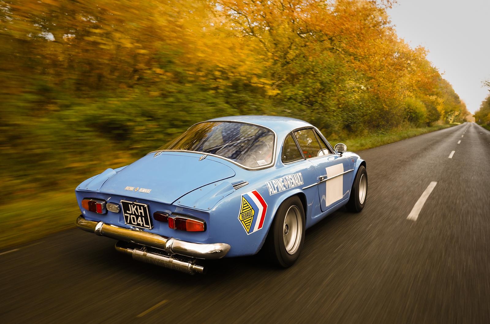 Classic & Sports Car – Porsche 911 vs Alpine A110: Rally heroes for the road