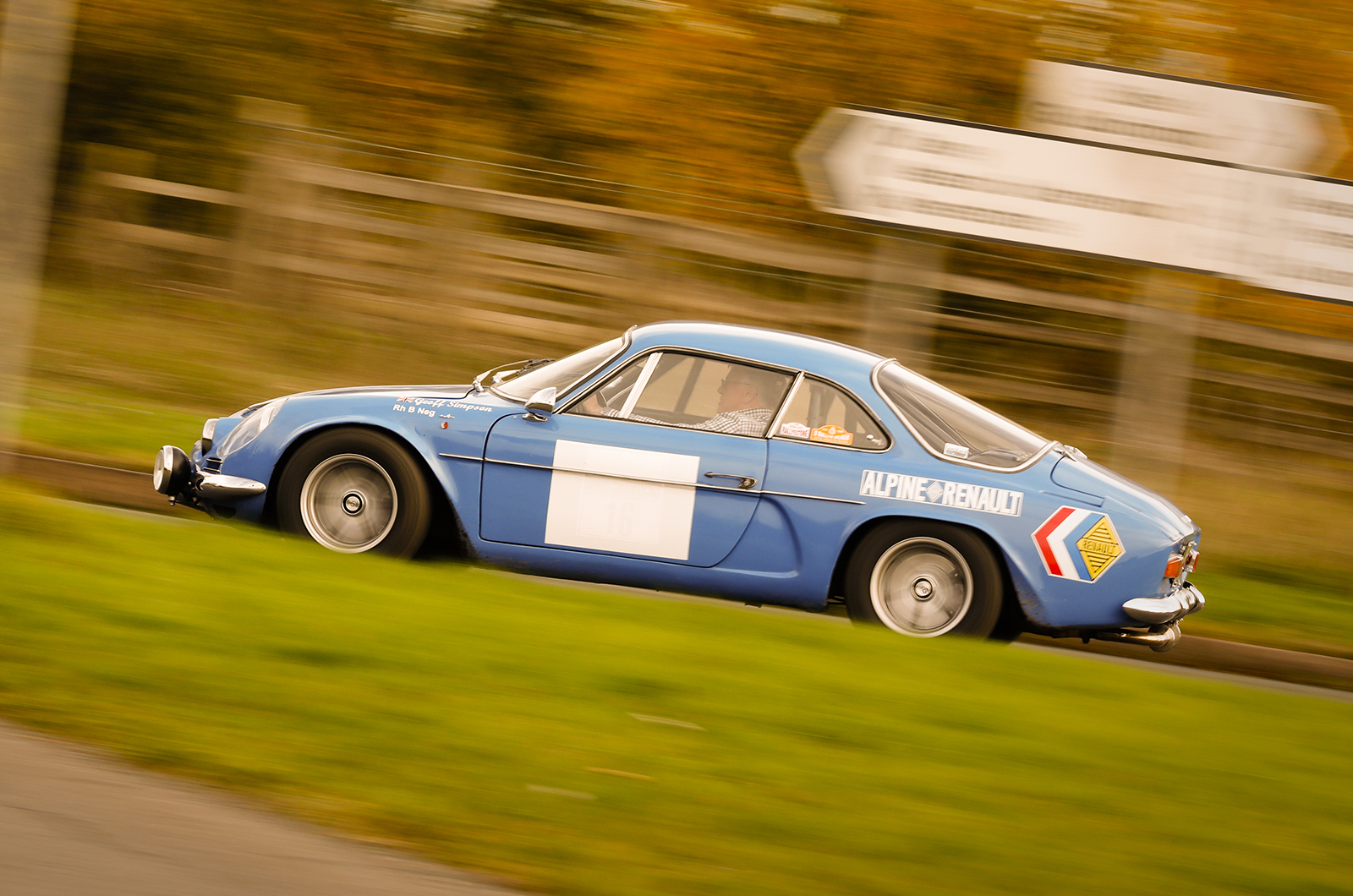 Classic & Sports Car – Porsche 911 vs Alpine A110: Rally heroes for the road