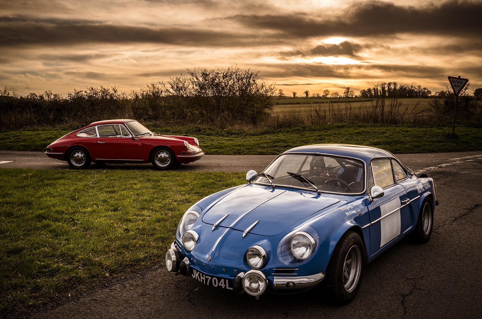 Classic & Sports Car – Porsche 911 vs Alpine A110: Rally heroes for the road