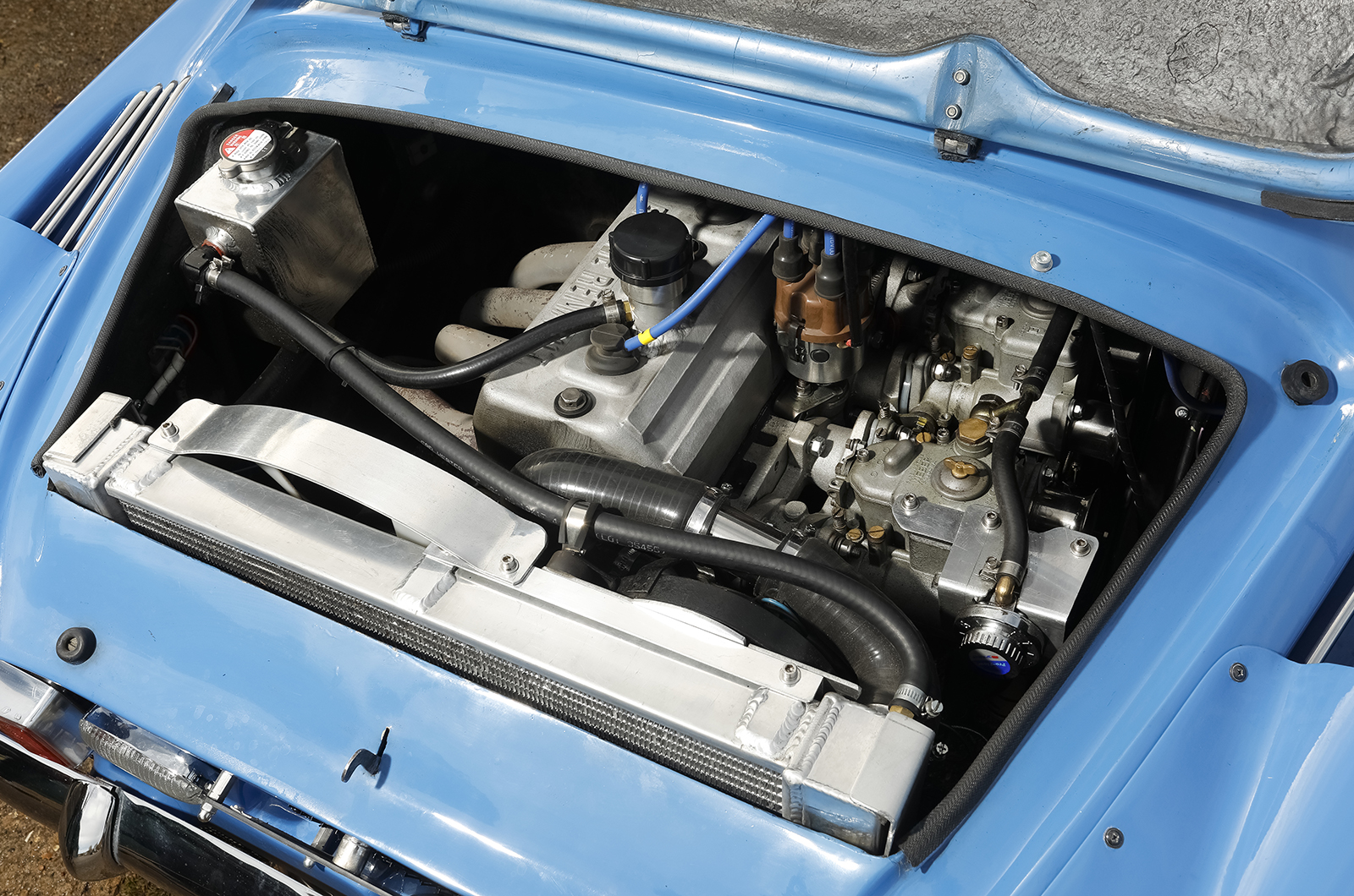 Classic & Sports Car – Porsche 911 vs Alpine A110: Rally heroes for the road