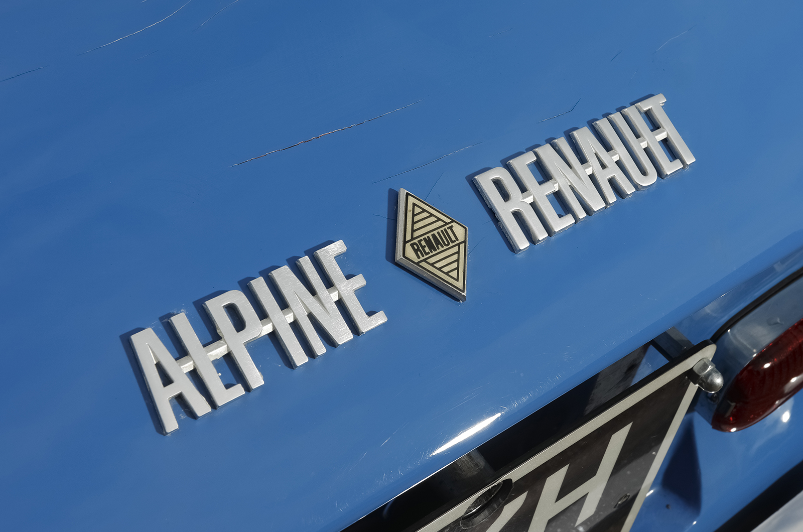 Classic & Sports Car – Porsche 911 vs Alpine A110: Rally heroes for the road