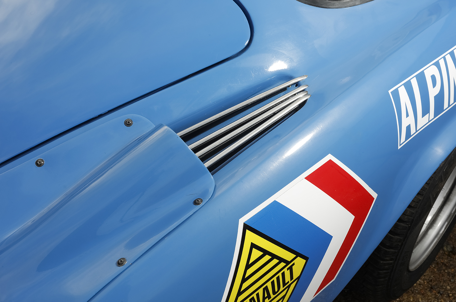 Classic & Sports Car – Porsche 911 vs Alpine A110: Rally heroes for the road