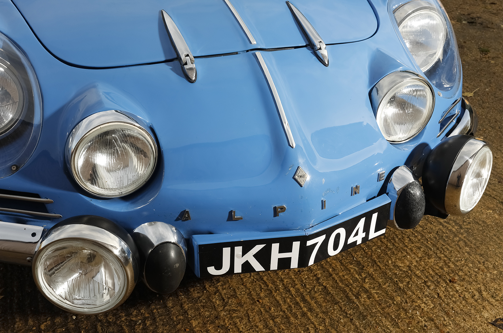 Classic & Sports Car – Porsche 911 vs Alpine A110: Rally heroes for the road