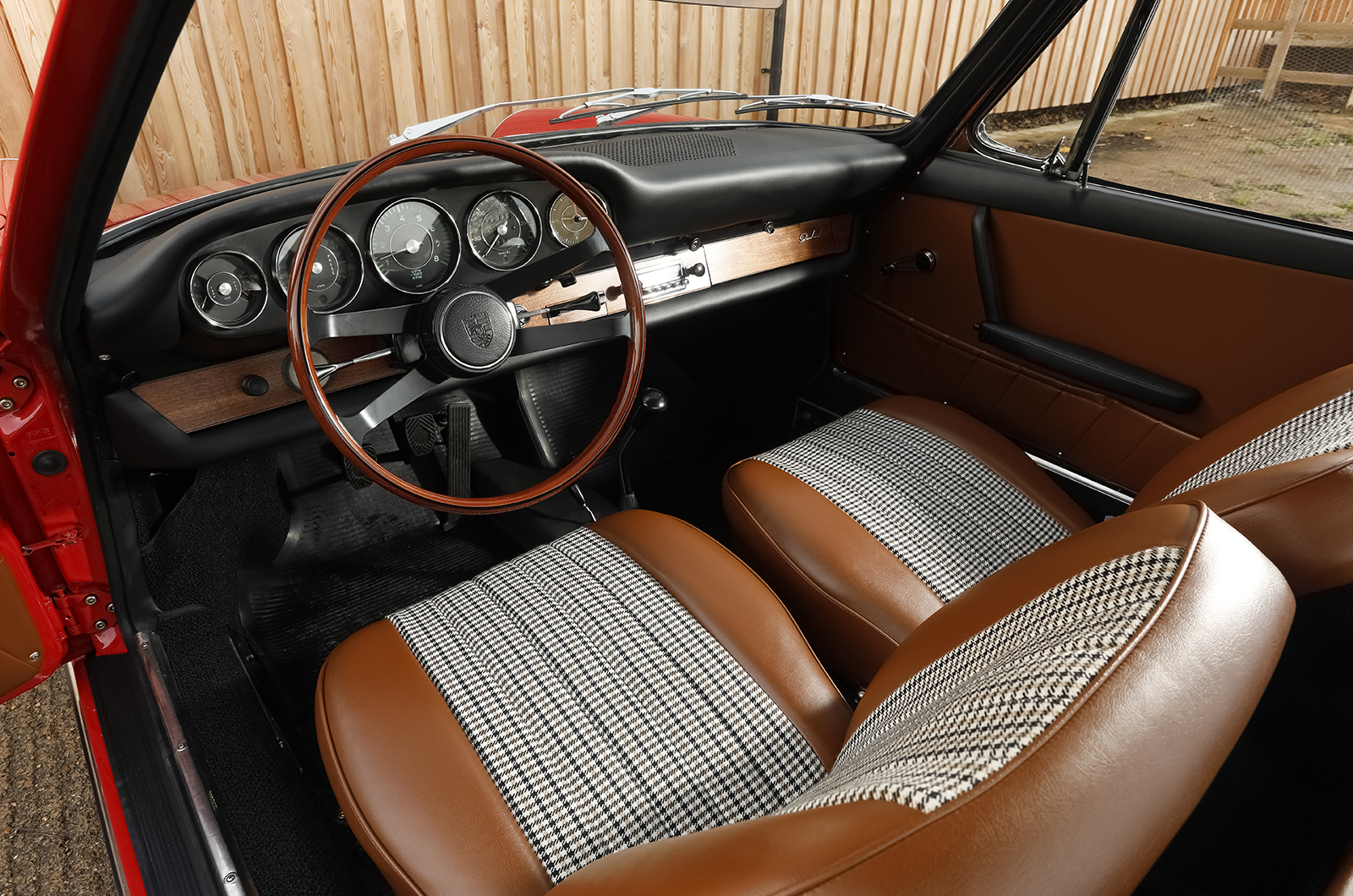 Classic & Sports Car – Porsche 911 vs Alpine A110: Rally heroes for the road