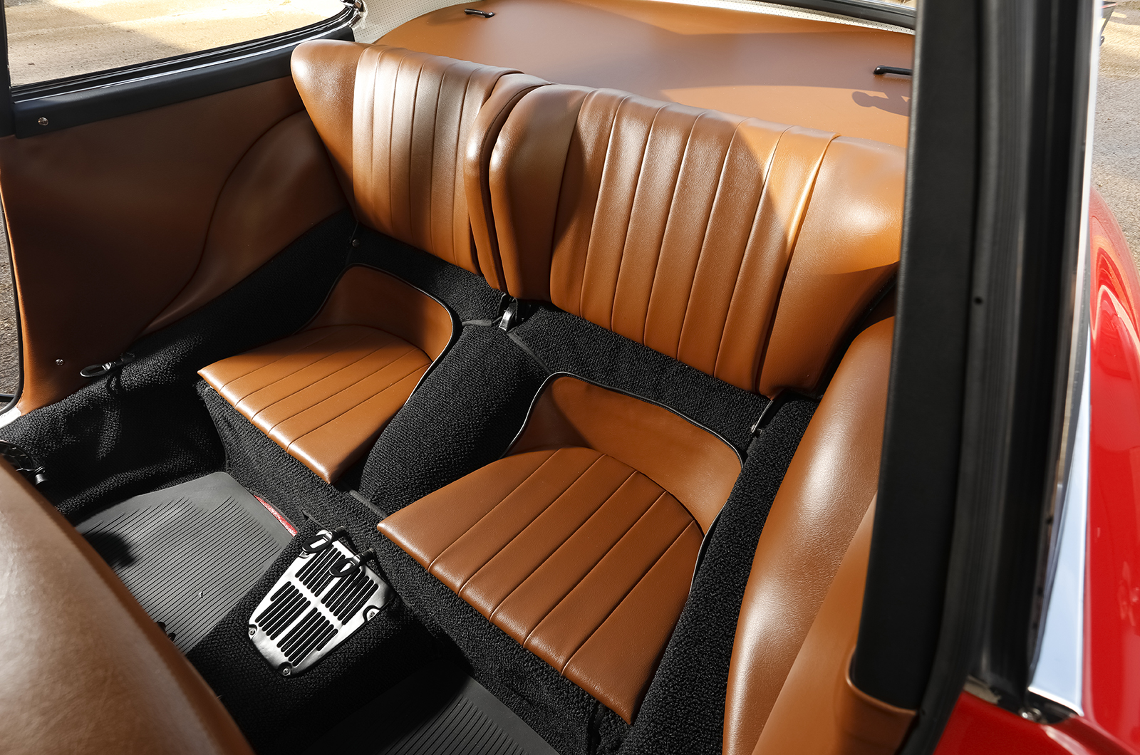 Classic & Sports Car – Porsche 911 vs Alpine A110: Rally heroes for the road