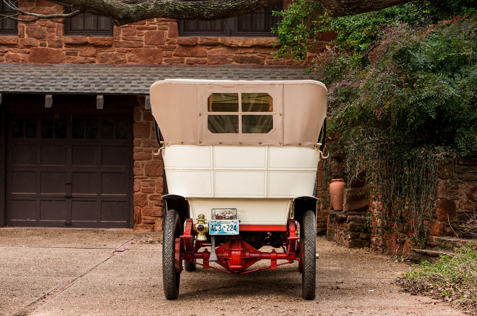 Classic & Sports Car – Wonder Welch is no-reserve 111-year-old treat